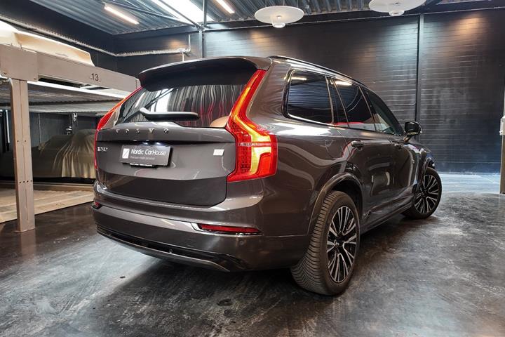 Sort Volvo XC90 fra 2023
