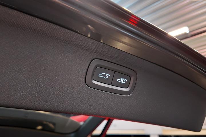 Sort Volvo XC90 fra 2023