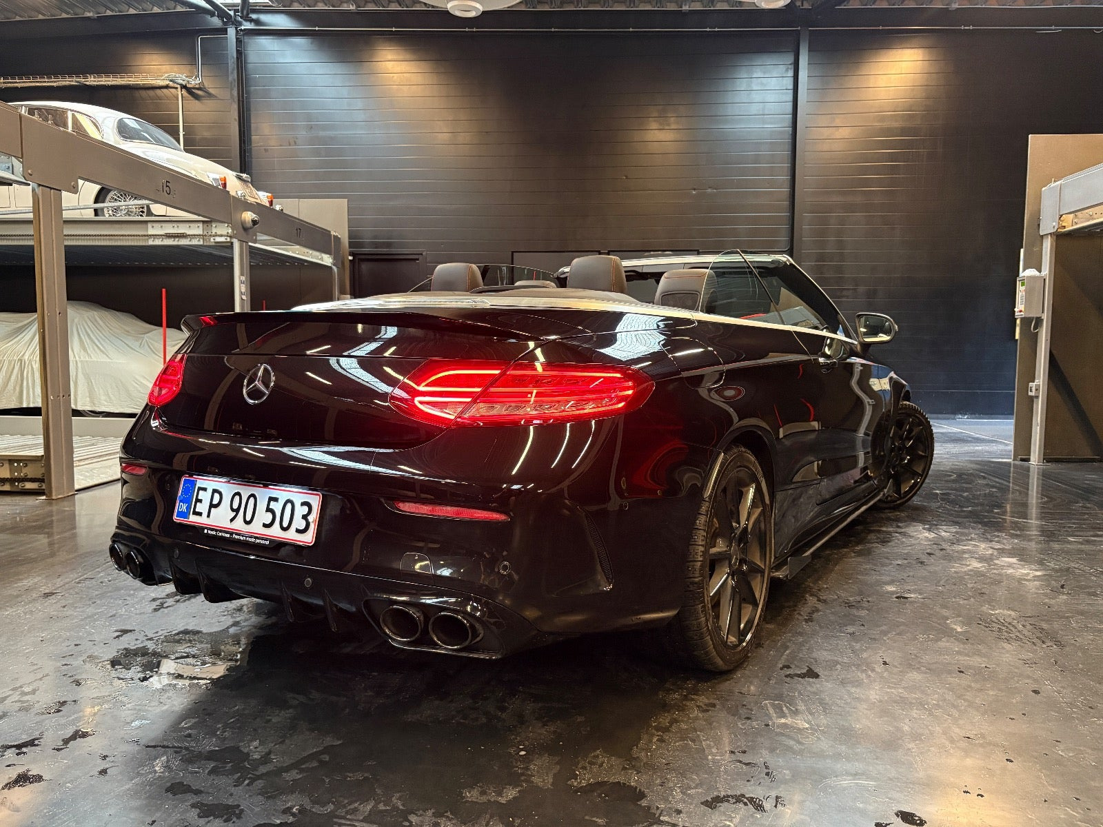 Sort Mercedes C43 fra 2018