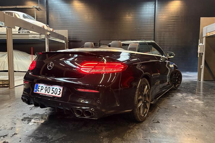 Sort Mercedes C43 fra 2018