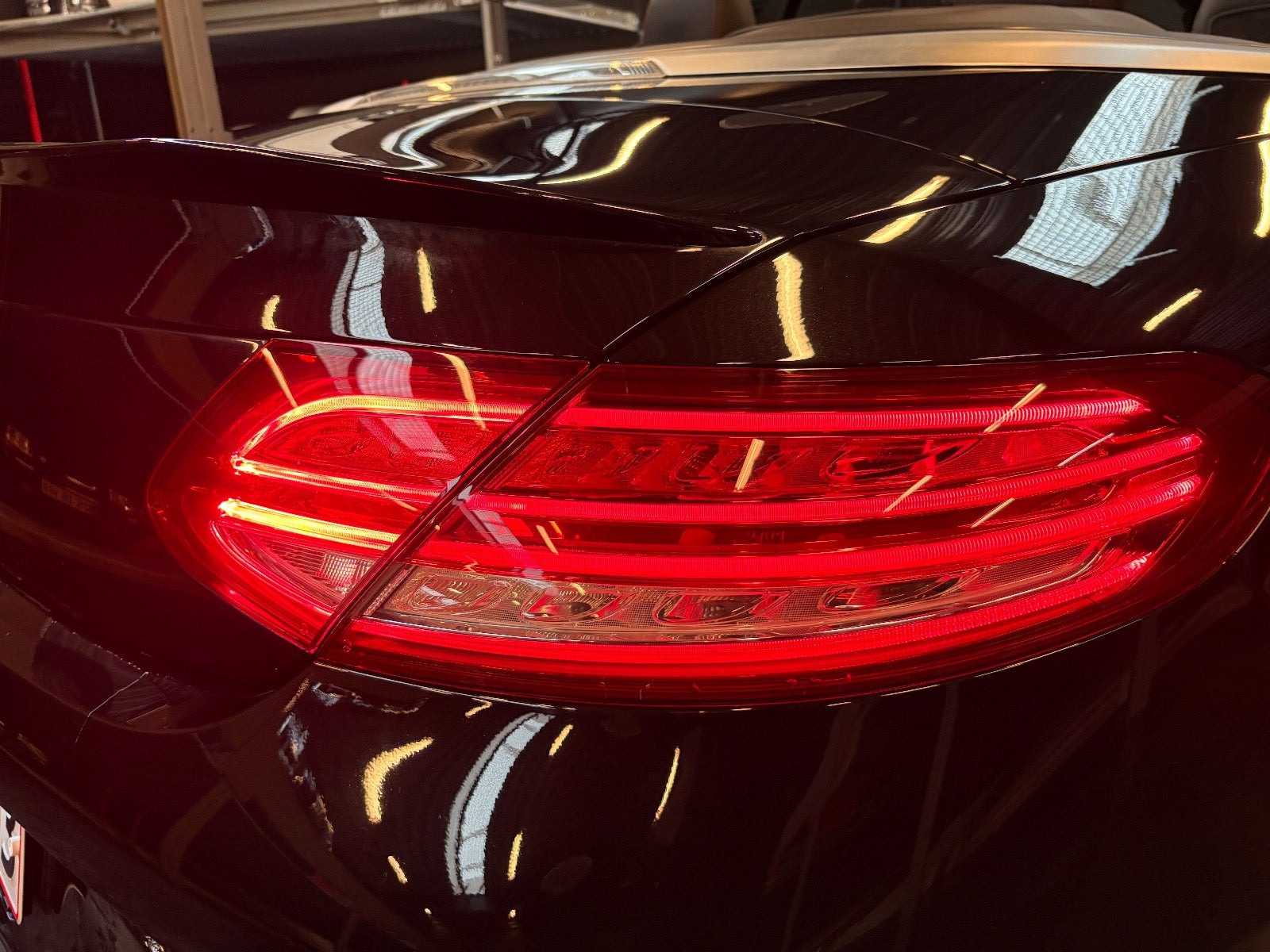 Sort Mercedes C43 fra 2018