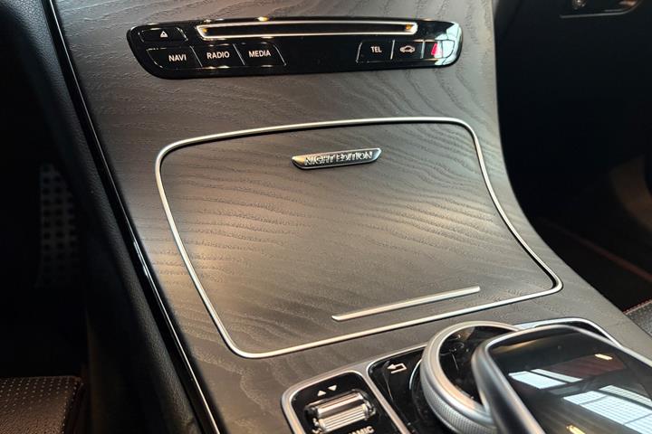 Sort Mercedes C43 fra 2018