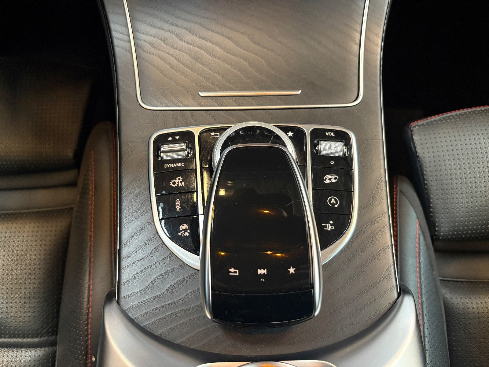 Sort Mercedes C43 fra 2018