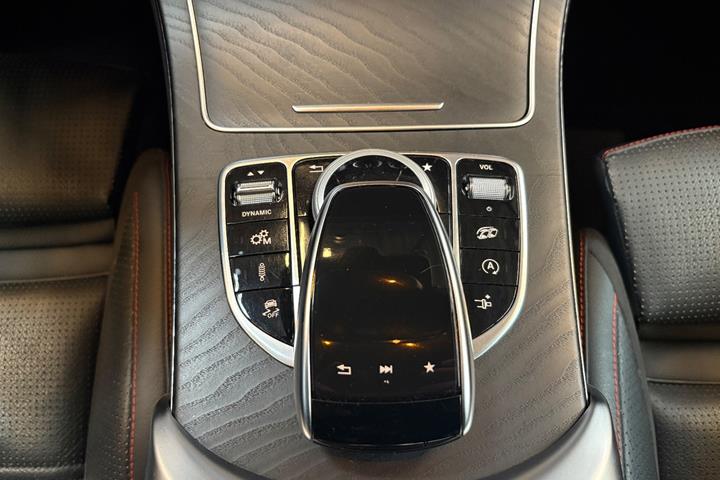 Sort Mercedes C43 fra 2018