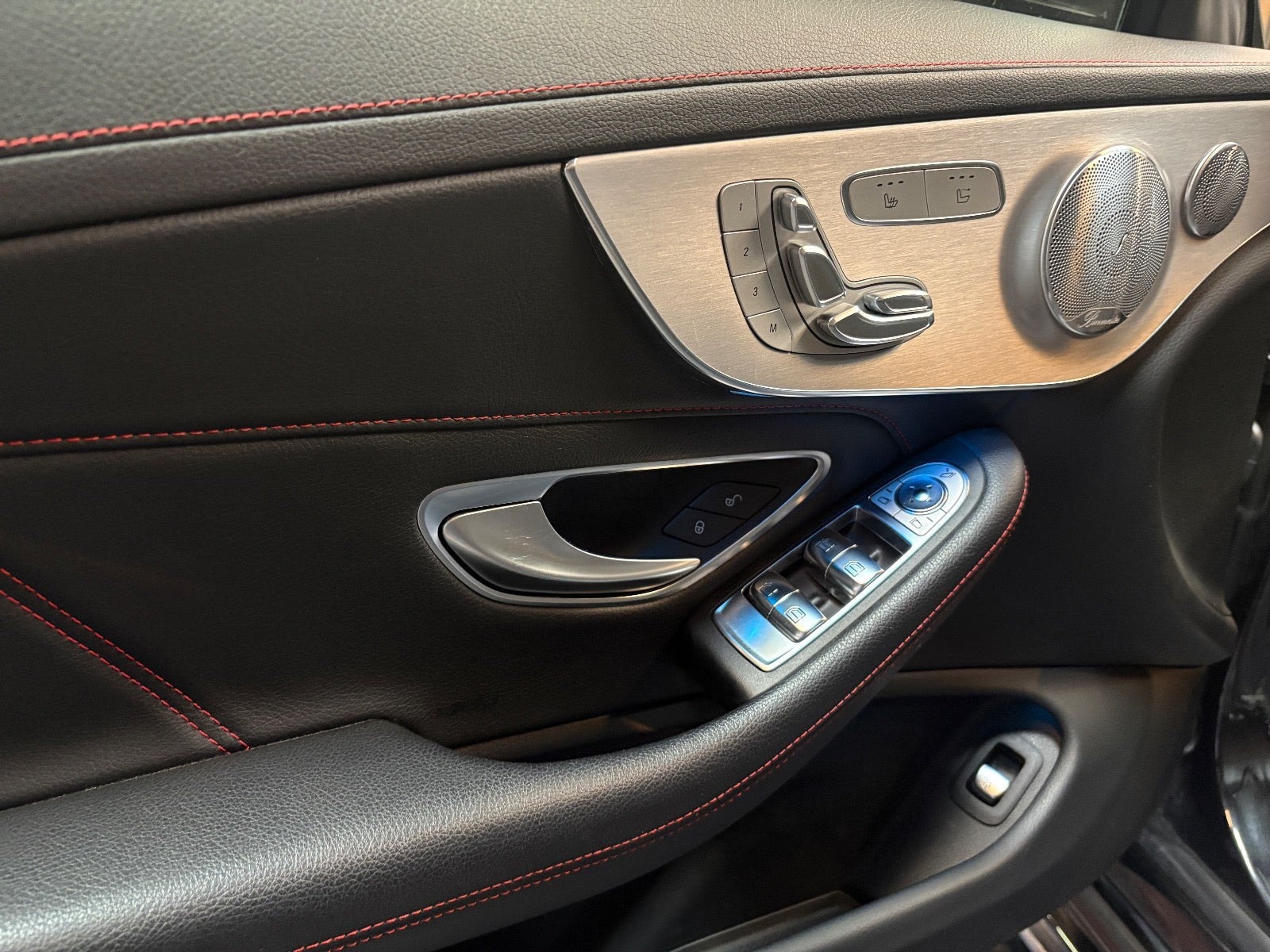 Sort Mercedes C43 fra 2018