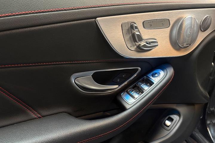 Sort Mercedes C43 fra 2018
