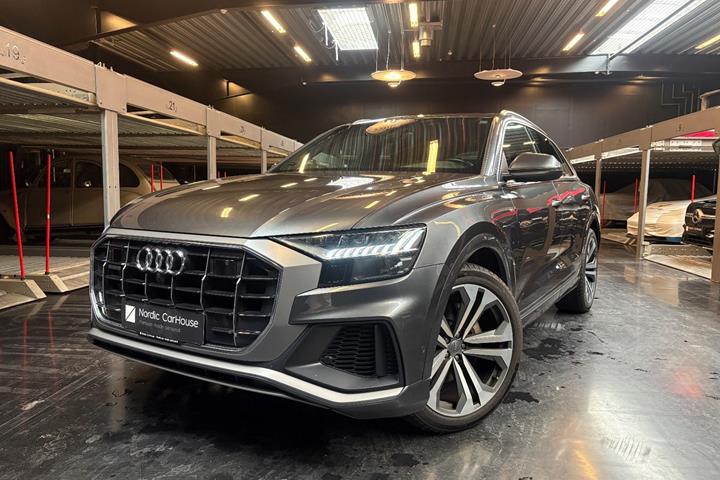 Grå Audi Q8 fra 2019