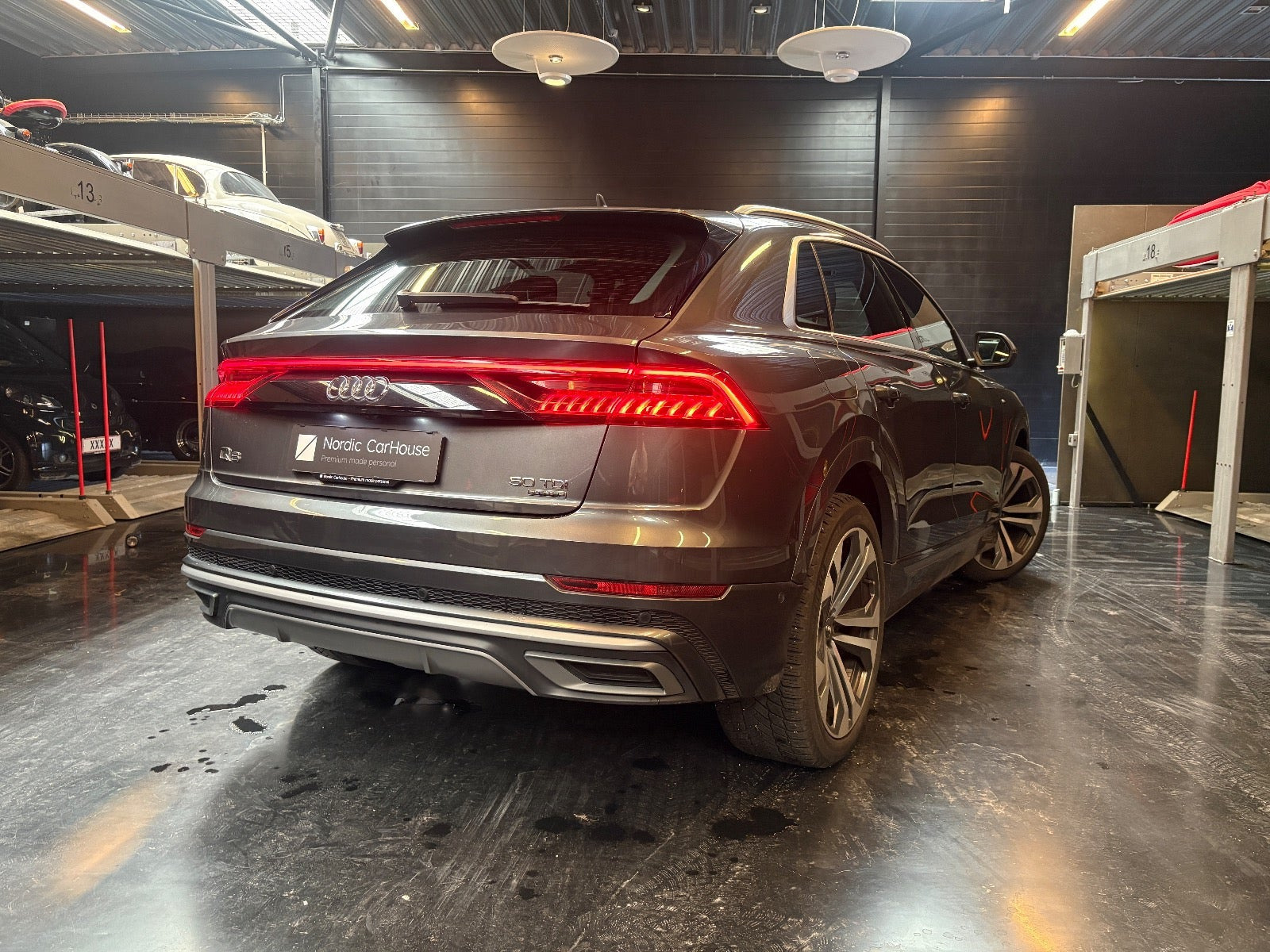 Grå Audi Q8 fra 2019