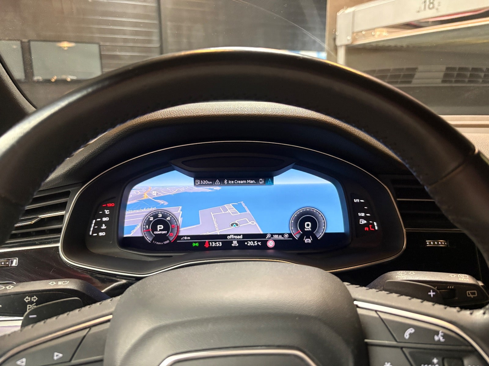 Grå Audi Q8 fra 2019