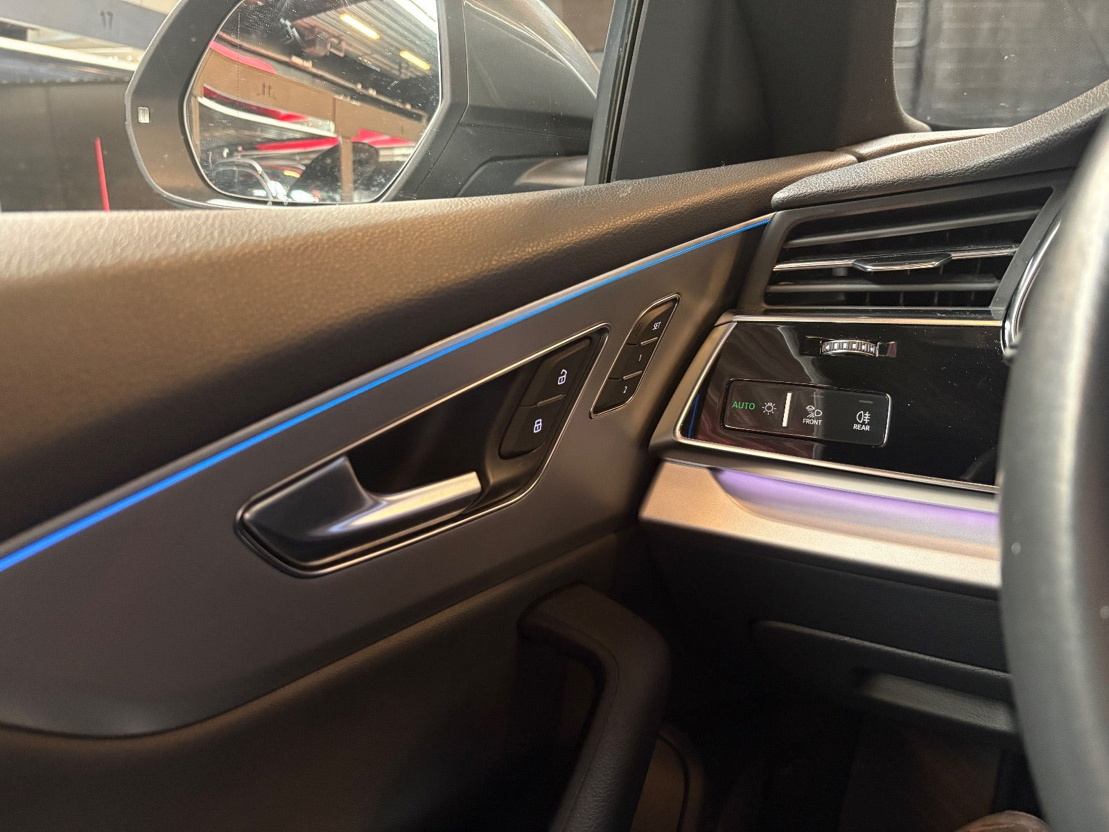 Grå Audi Q8 fra 2019