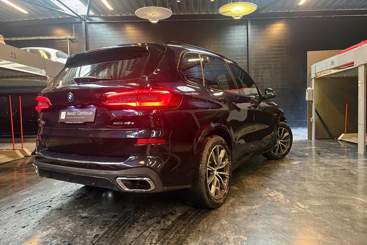 Sort BMW X5 fra 2022