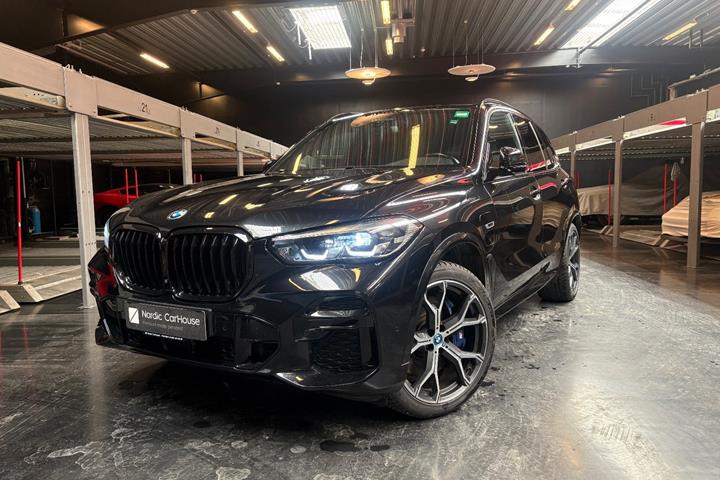 Sort BMW X5 fra 2023