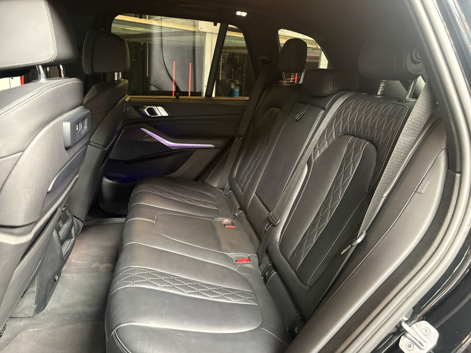 Sort BMW X5 fra 2023