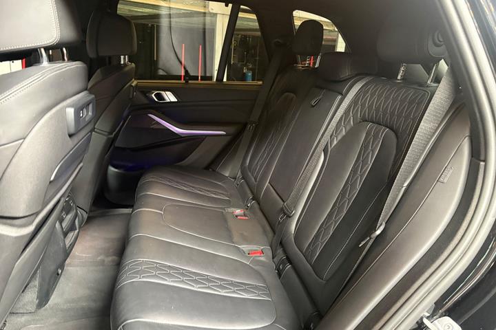 Sort BMW X5 fra 2023