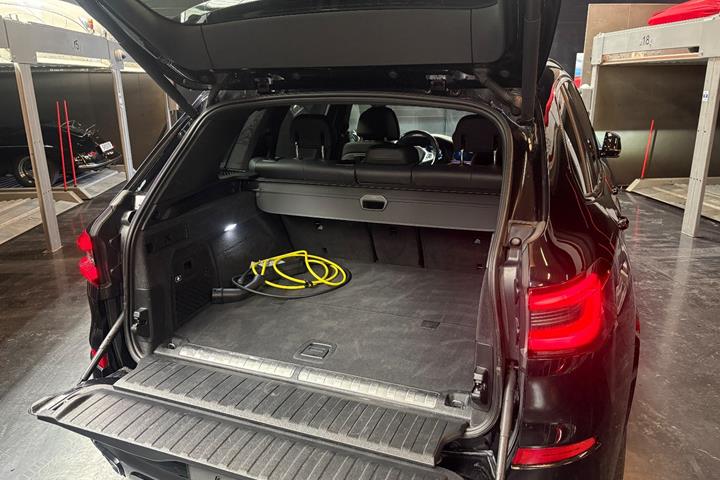 Sort BMW X5 fra 2023