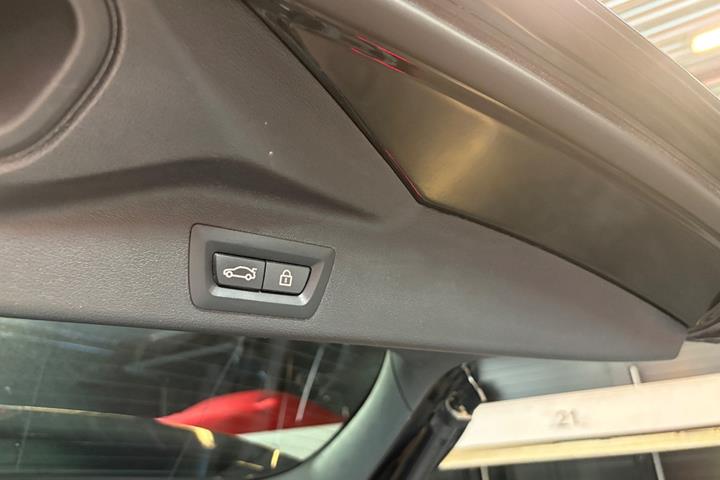 Sort BMW X5 fra 2023