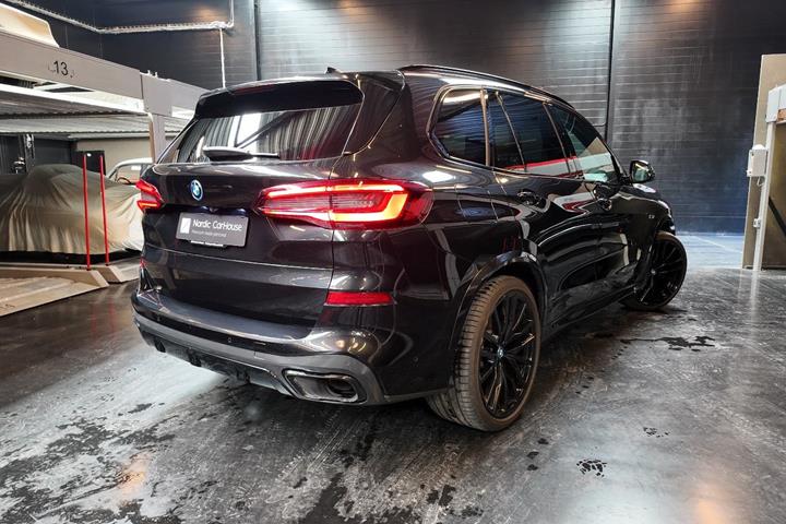 Sort BMW X5 fra 2022