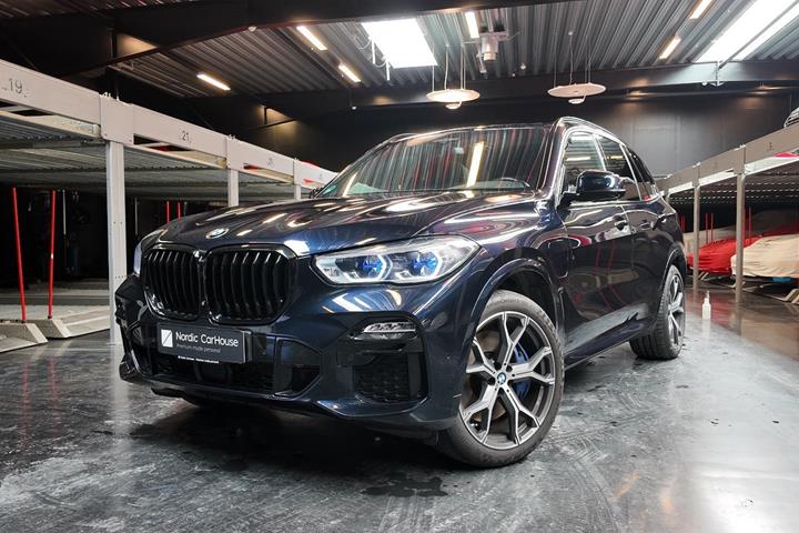Blå BMW X5 fra 2021