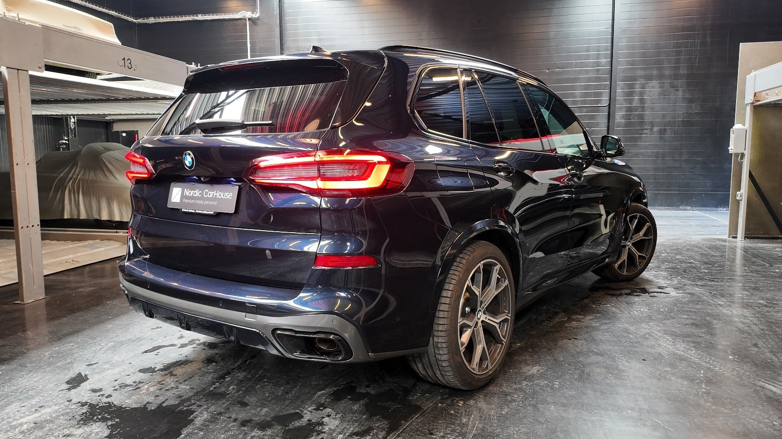 Blå BMW X5 fra 2021