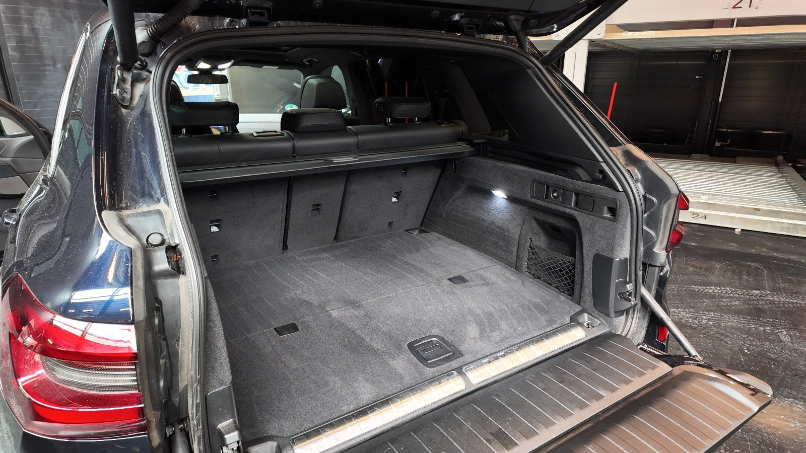 Blå BMW X5 fra 2021