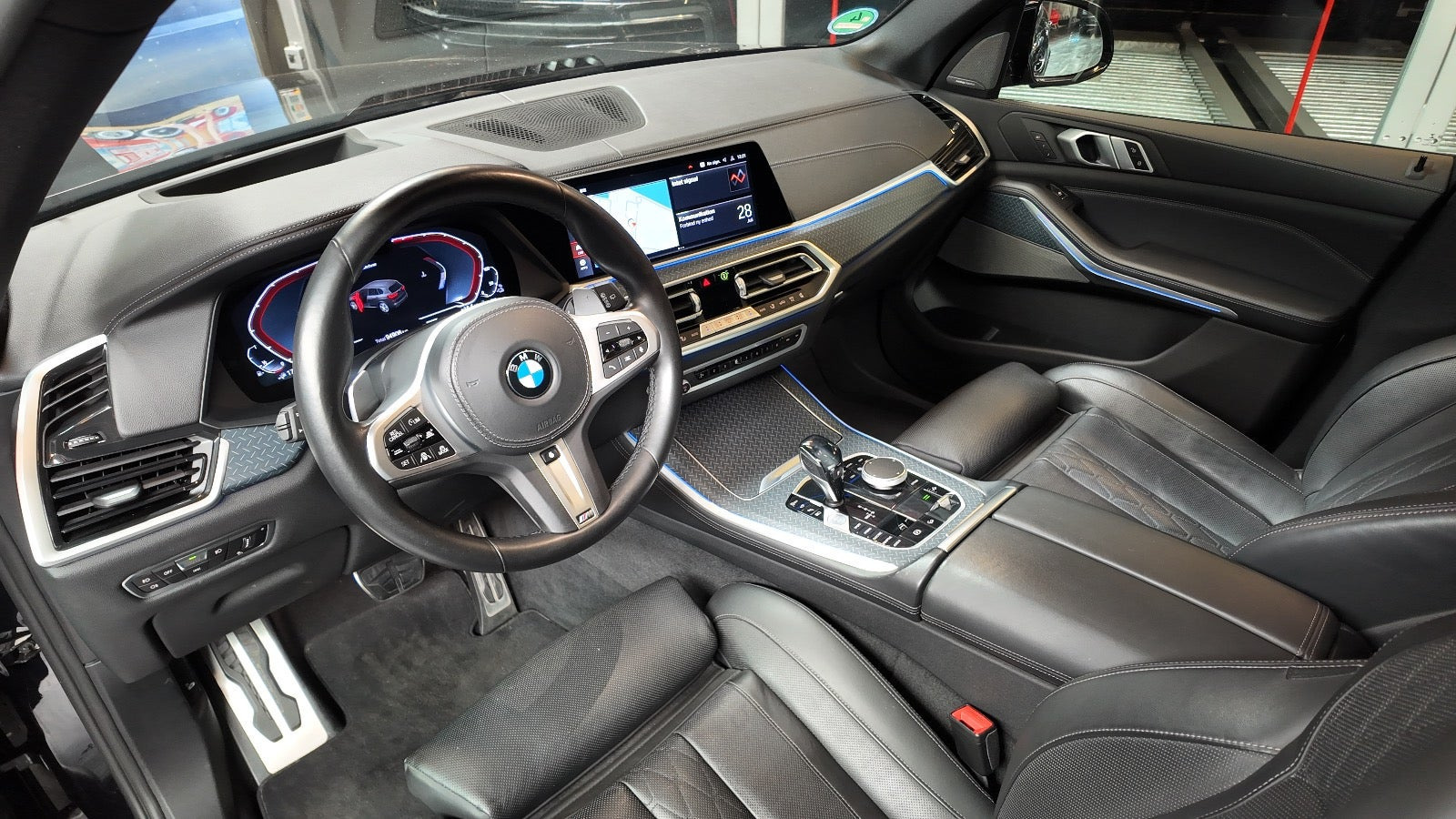 Blå BMW X5 fra 2021