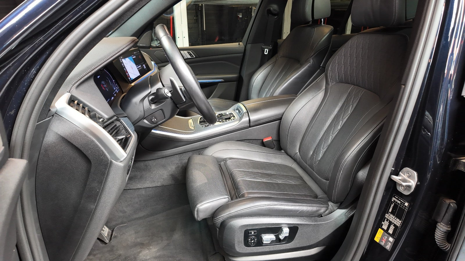 Blå BMW X5 fra 2021