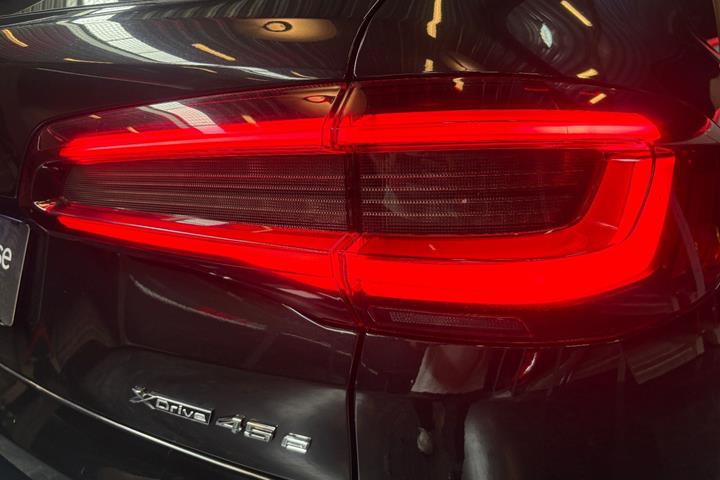 Sort BMW X5 fra 2023