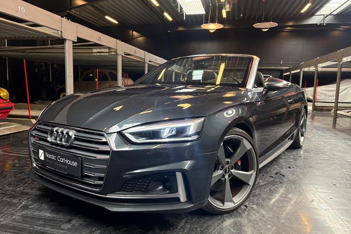 Grå Audi S5 fra 2018