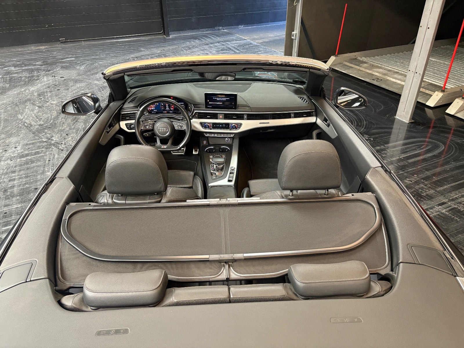 Grå Audi S5 fra 2018