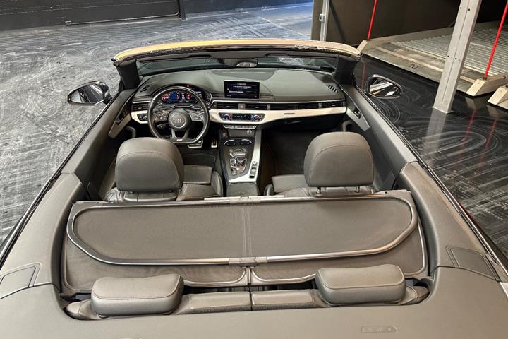 Grå Audi S5 fra 2018