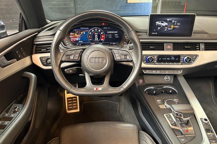 Grå Audi S5 fra 2018