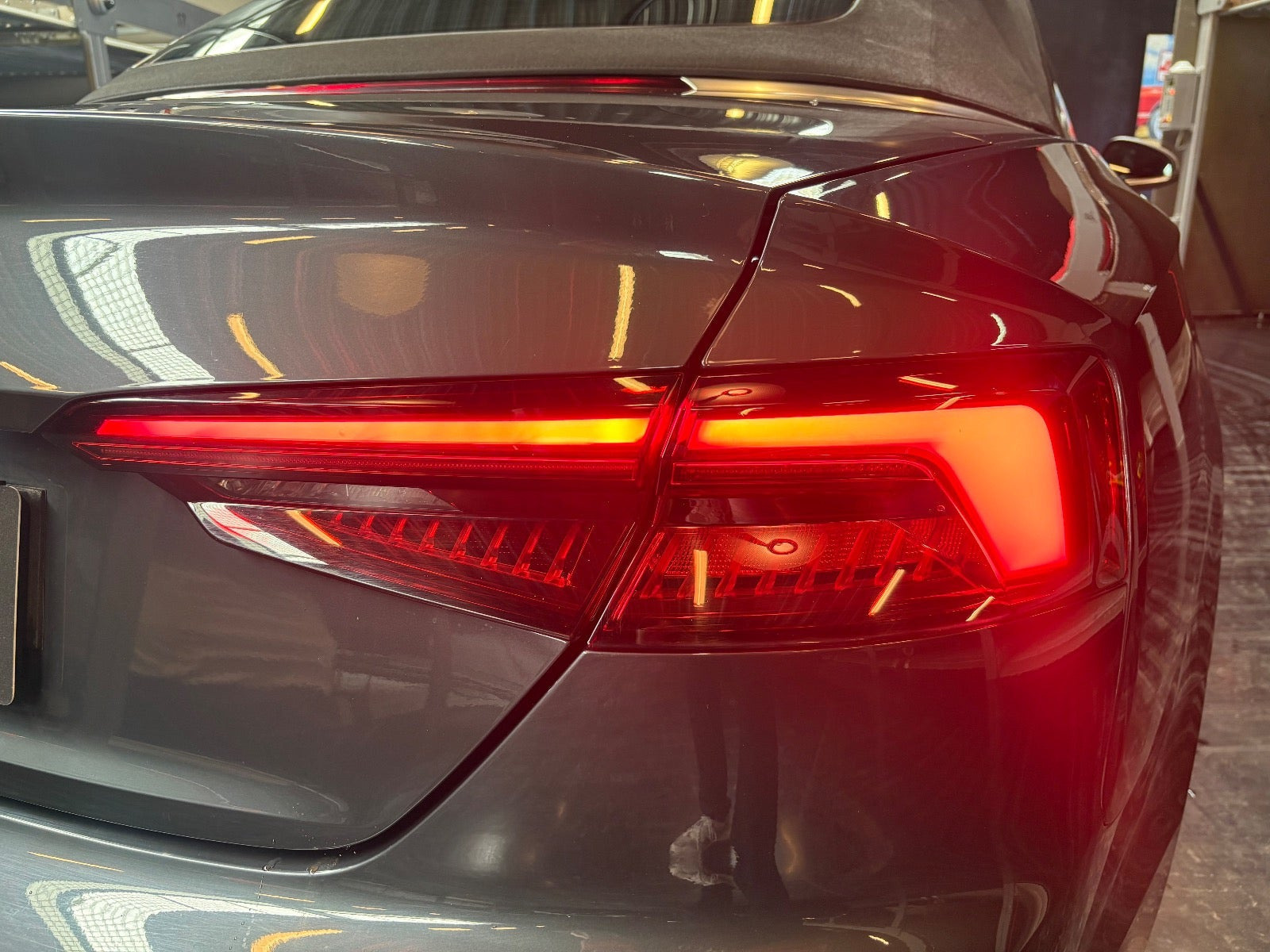 Grå Audi S5 fra 2018