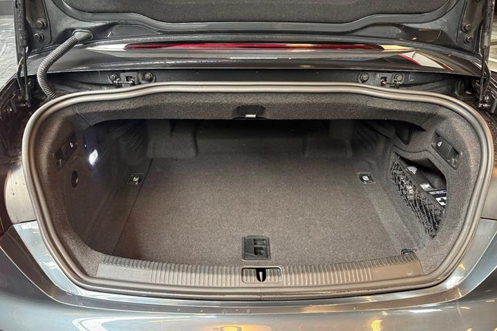 Grå Audi S5 fra 2018