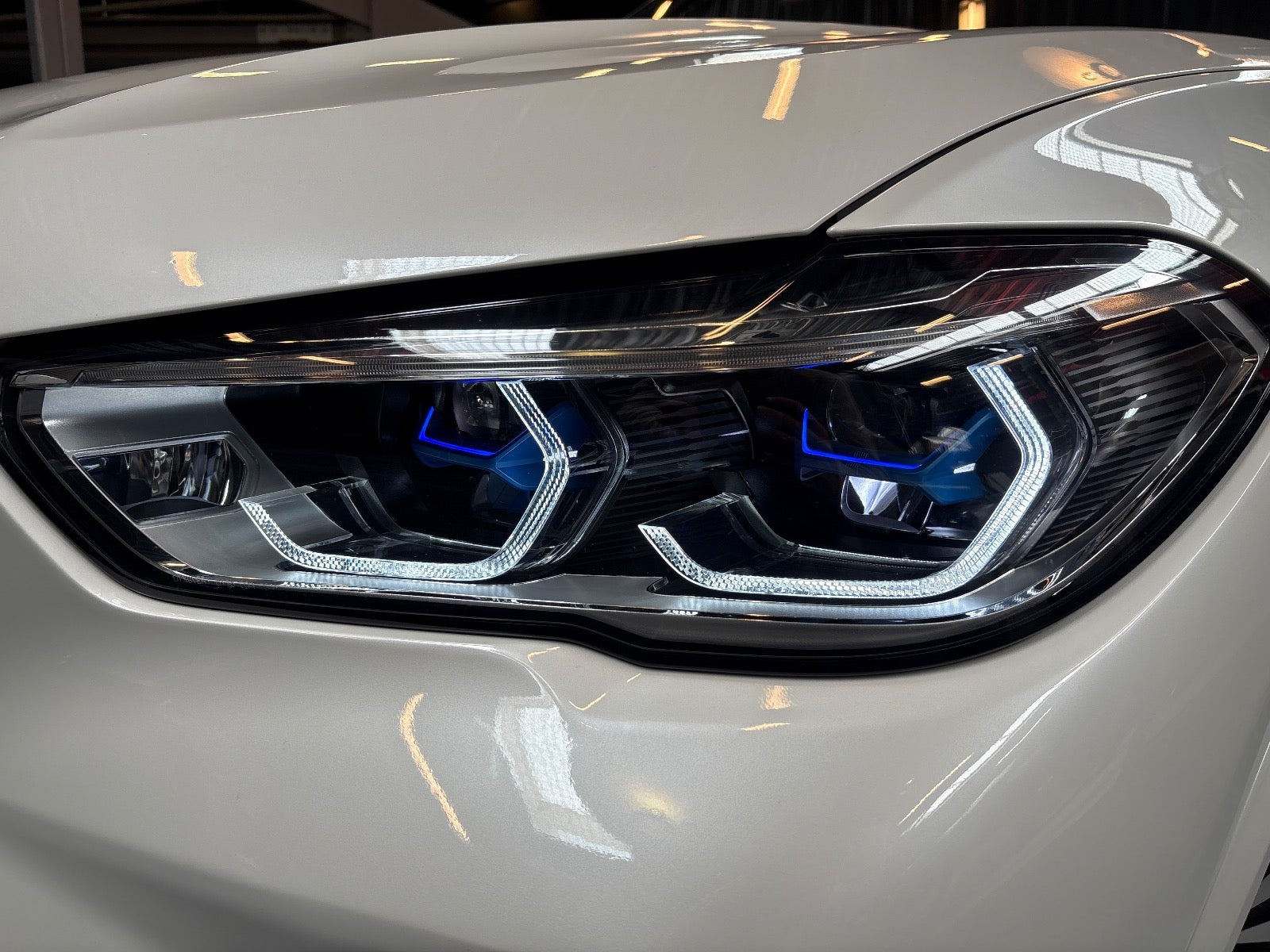 Hvid BMW X5 fra 2019