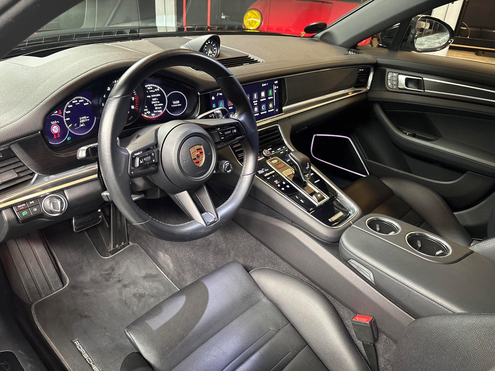 Sort Porsche Panamera 4 fra 2023