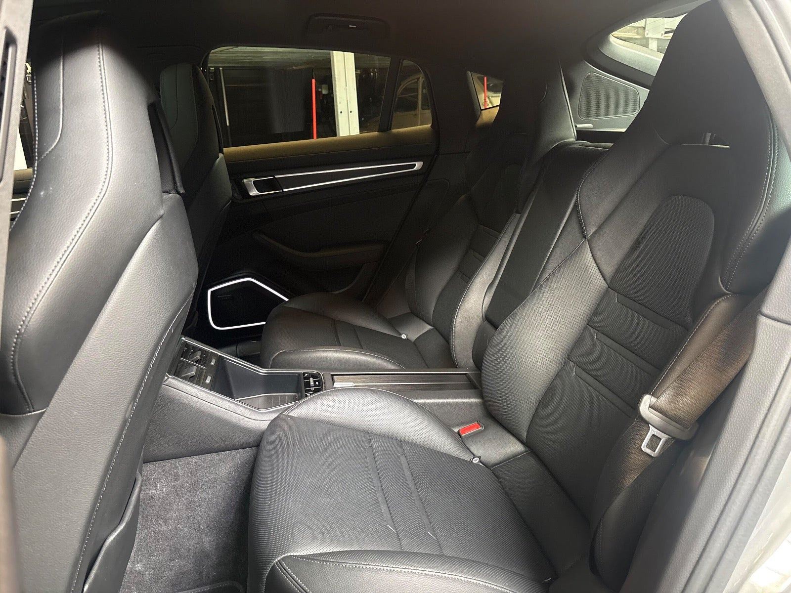 Sort Porsche Panamera 4 fra 2023