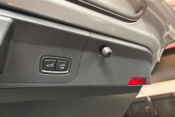 Sort Porsche Panamera 4 fra 2023