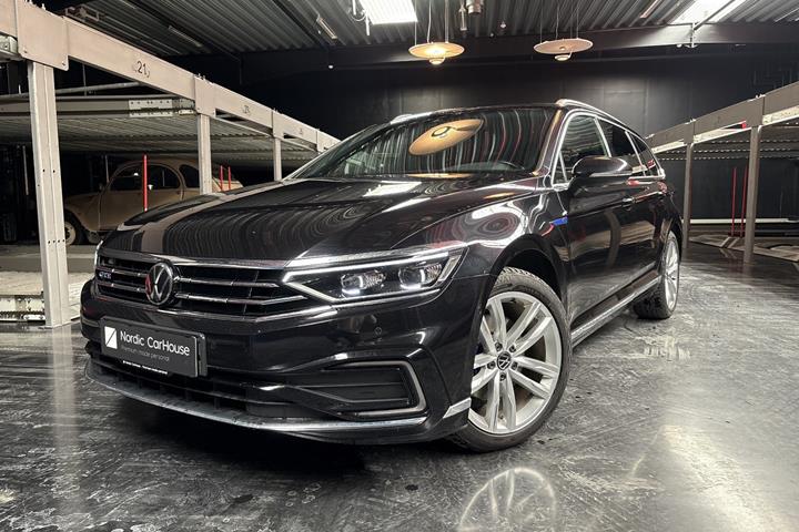 Sort VW Passat fra 2020