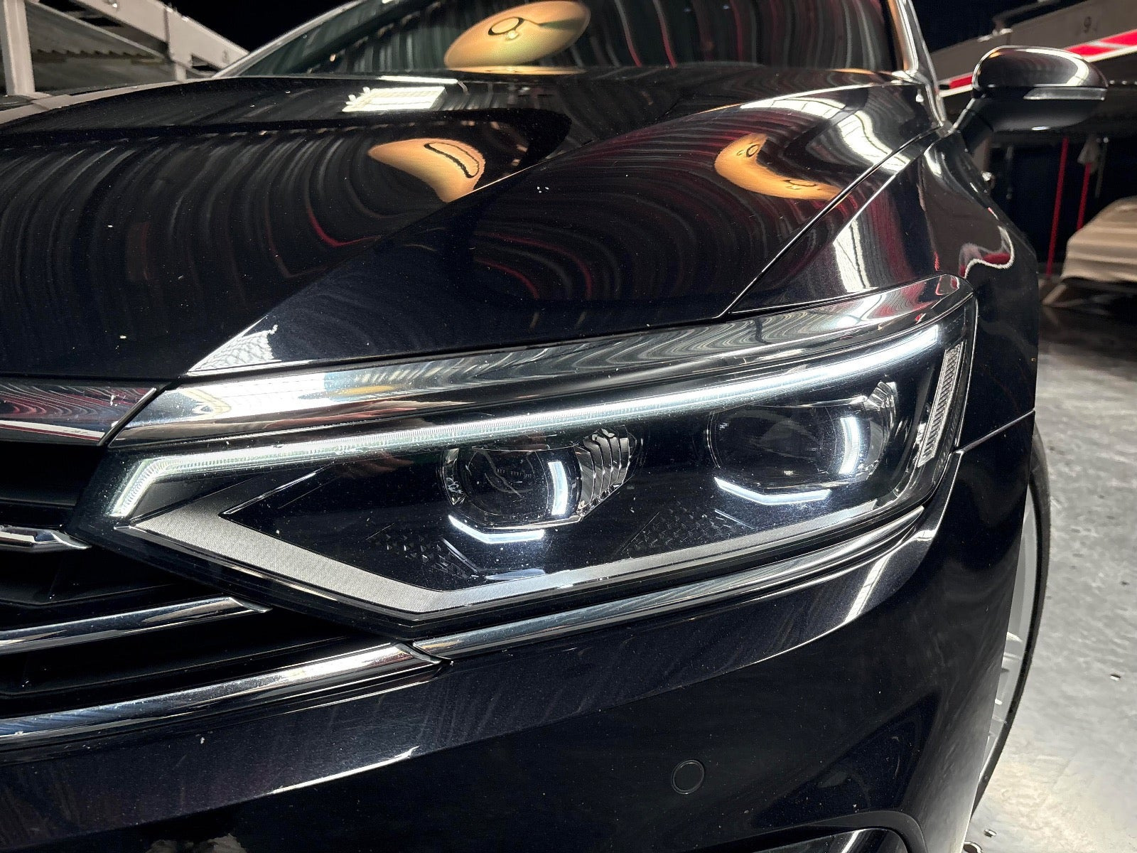 Sort VW Passat fra 2020