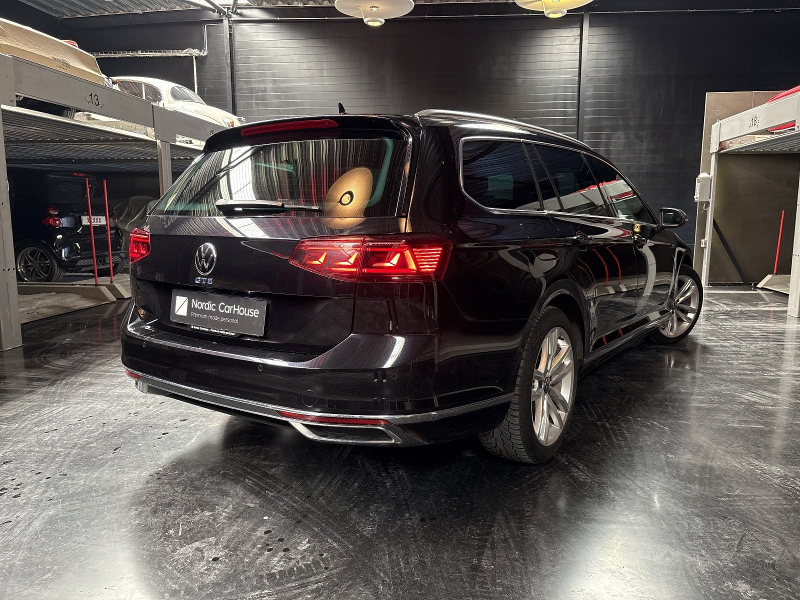 Sort VW Passat fra 2020