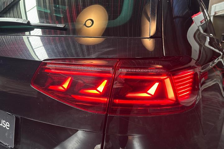Sort VW Passat fra 2020