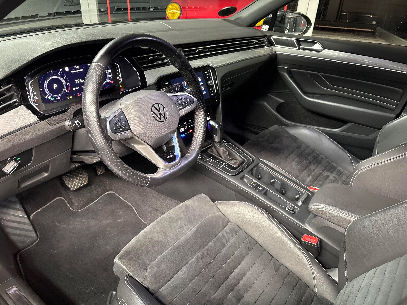 Sort VW Passat fra 2020