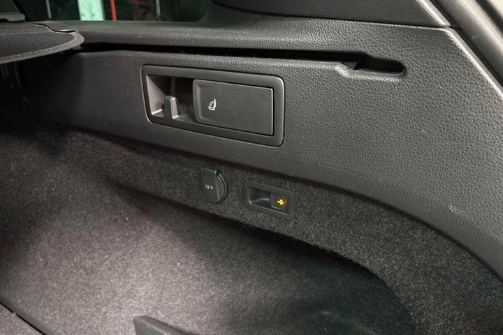 Sort VW Passat fra 2020