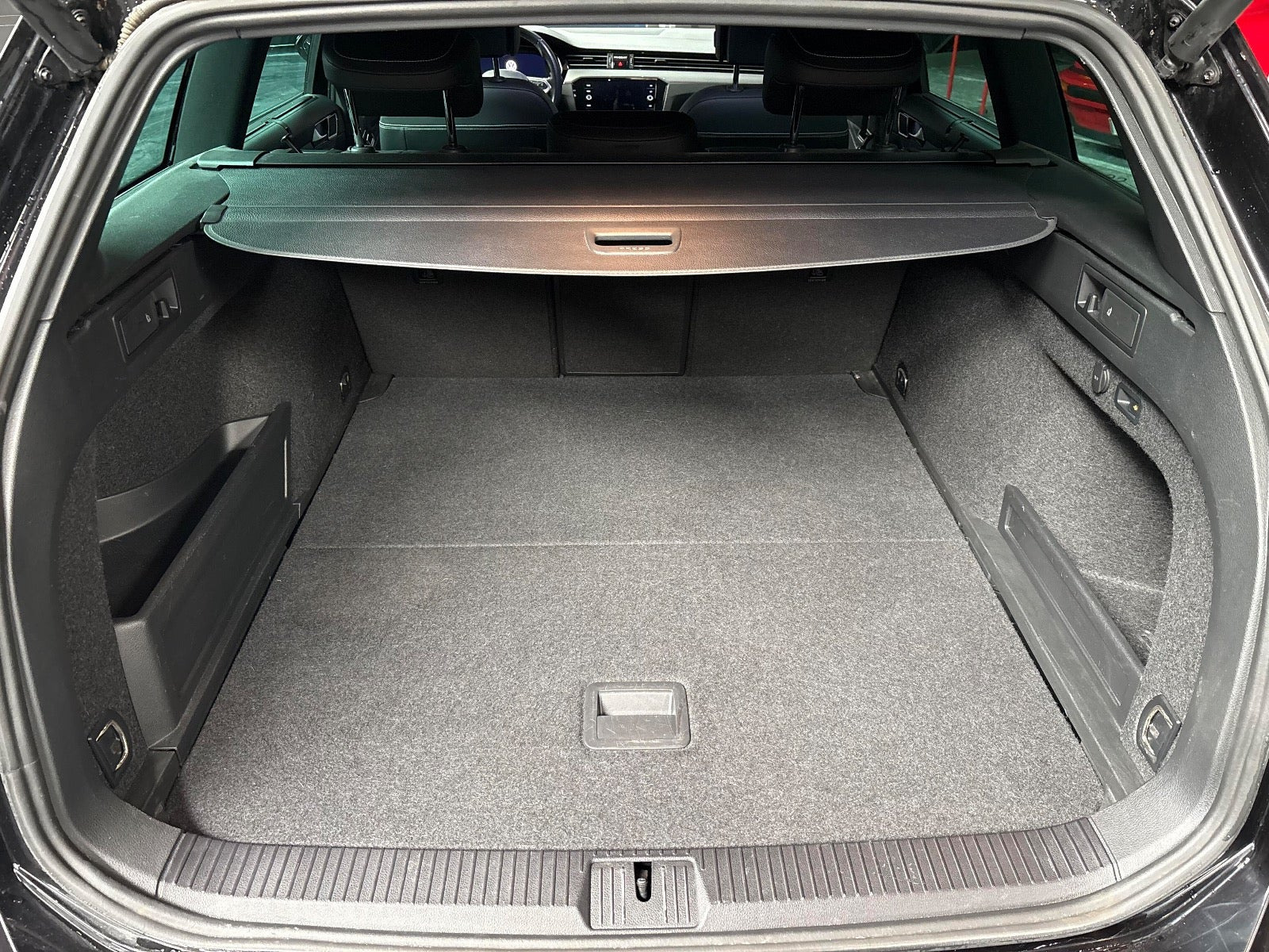 Sort VW Passat fra 2020