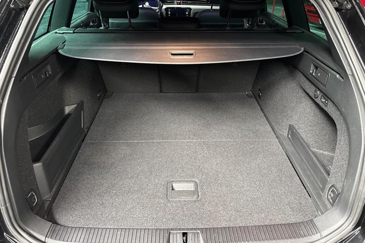 Sort VW Passat fra 2020