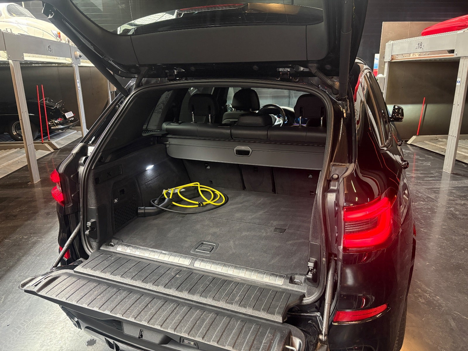 Sort BMW X5 fra 2023