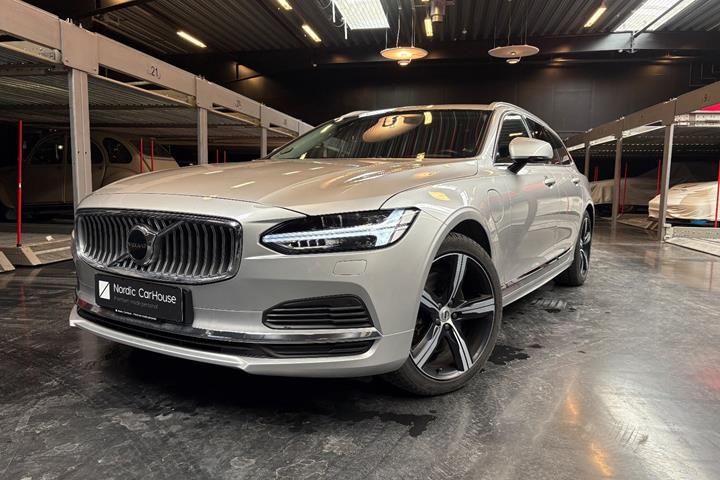 Sølv Volvo V90 fra 2021
