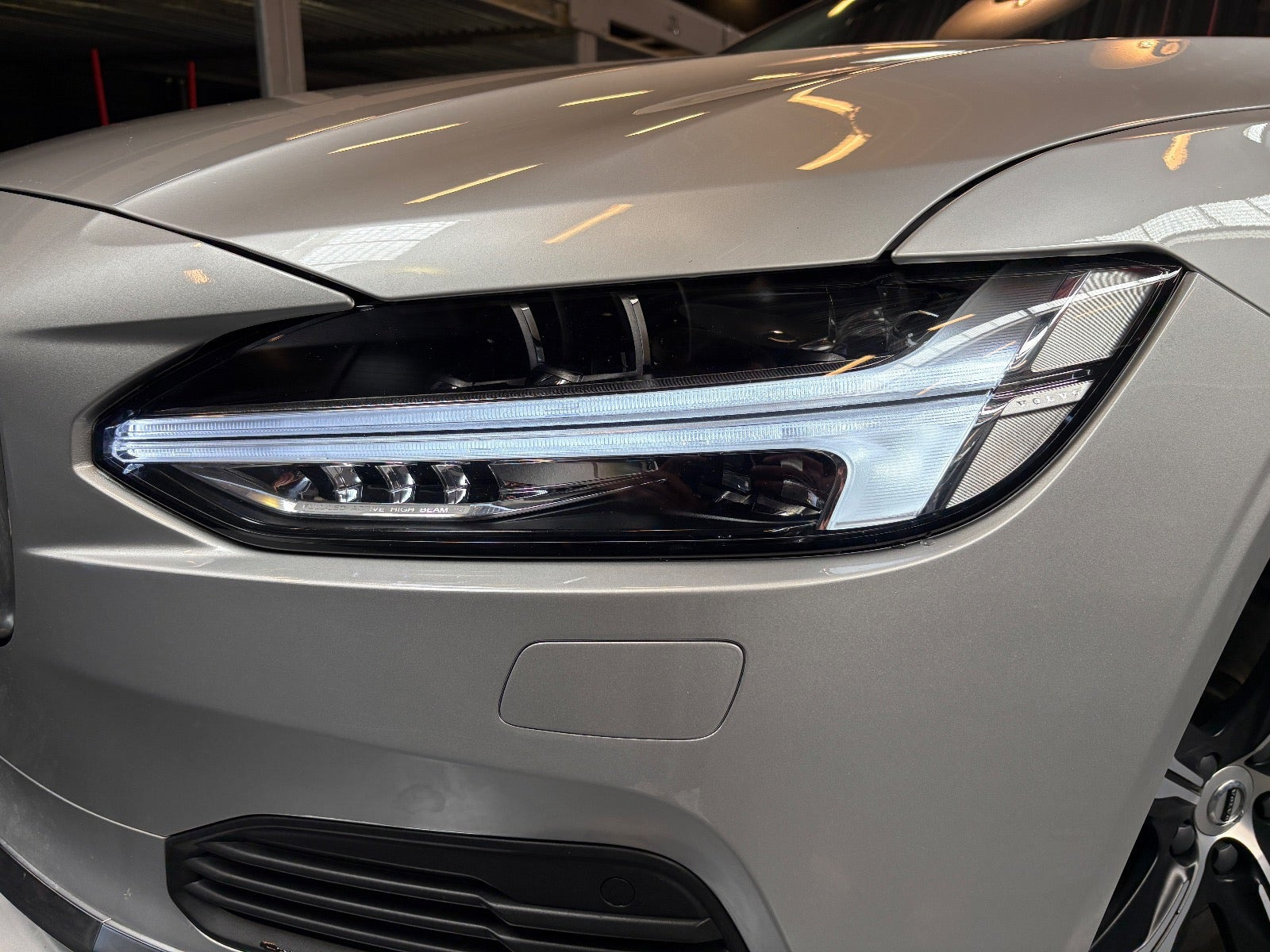 Sølv Volvo V90 fra 2021