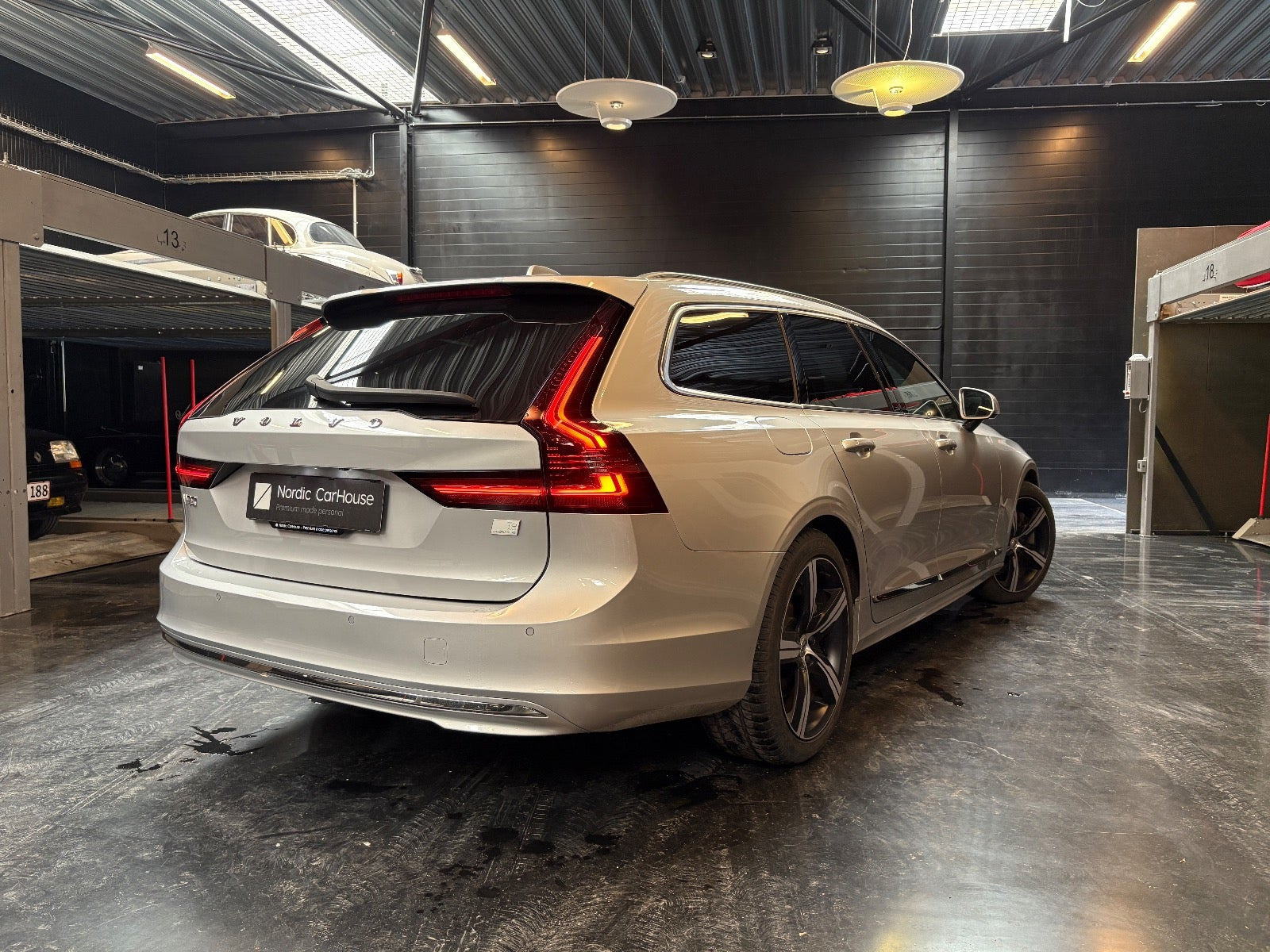 Sølv Volvo V90 fra 2021