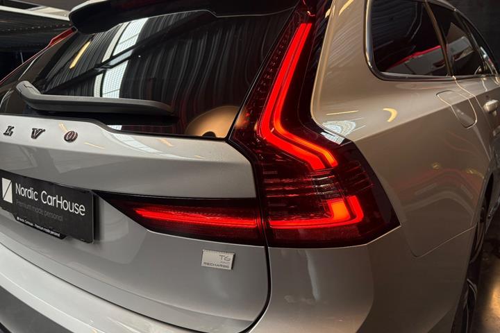Sølv Volvo V90 fra 2021